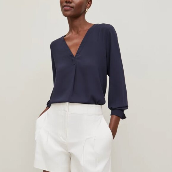 NWT Ann Taylor Navy Mixed Media Pleat Front V-neck Long Sleeve Blouse Top Medium - Picture 1 of 3